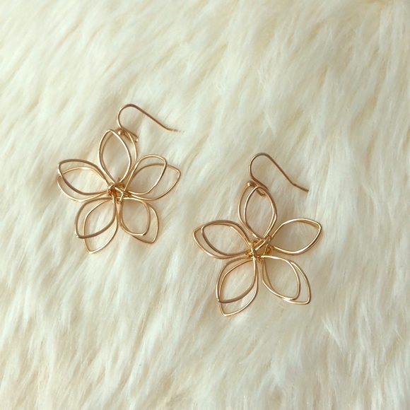 Jewelry - Golden Wire Flower Earrings